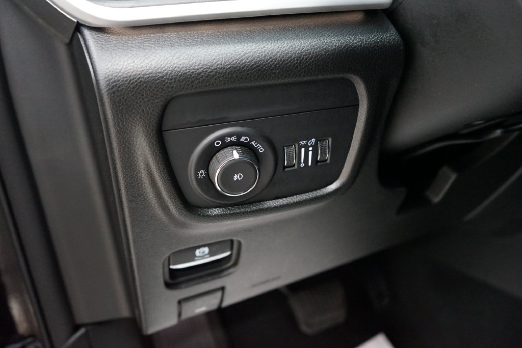 Used 2023 Jeep Grand Cherokee Limited AWD/4WD image 30