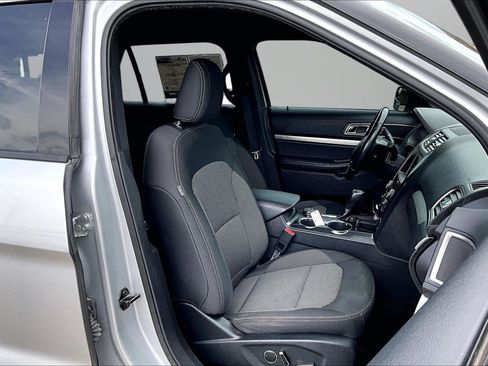 Used 2018 Ford Explorer XLT w/ Equipment Group 201A AWD/4WD image 7