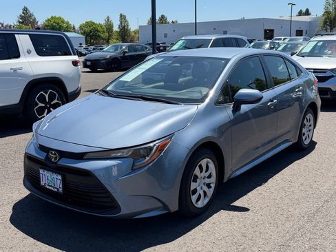 Used 2023 Toyota Corolla LE FWD image 4
