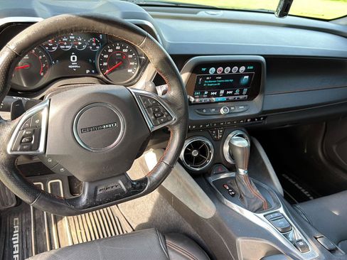 Used 2017 Chevrolet Camaro LT RWD image 8