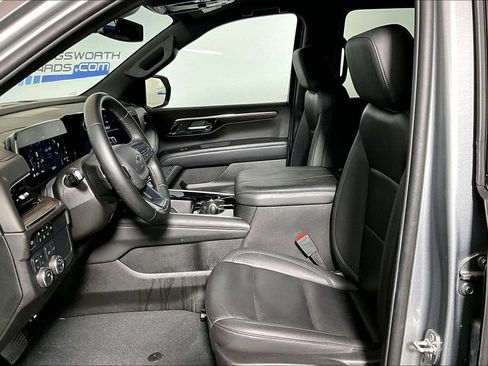Used 2025 Chevrolet Suburban Z71 AWD/4WD image 20