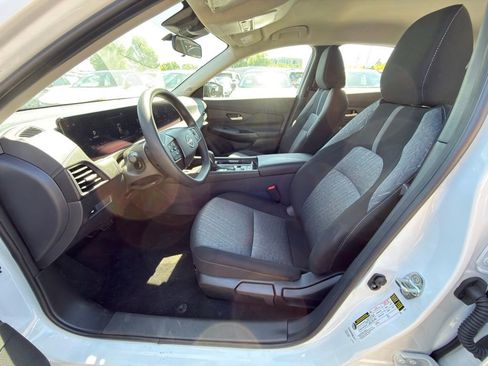 Used 2026 Nissan Sentra SV w/ Floor Mat Package FWD image 6