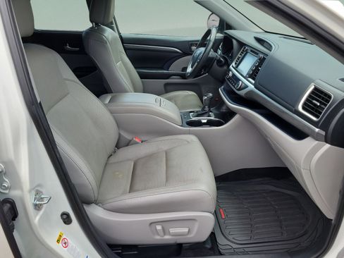 Used 2019 Toyota Highlander Limited Platinum AWD/4WD image 18