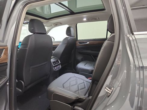 New 2026 Volkswagen Atlas SE FWD image 32