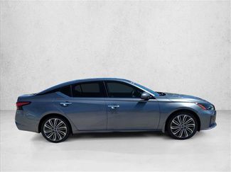 Used 2023 Nissan Altima 2.5 SL FWD video 4