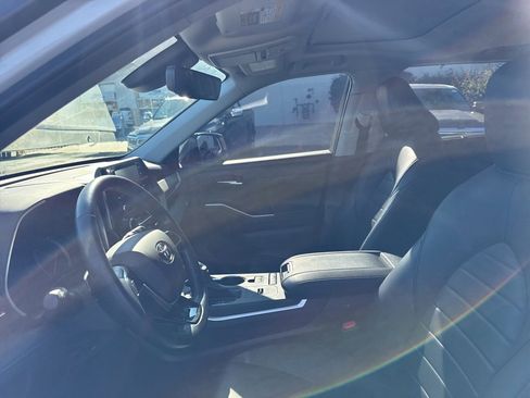 Used 2020 Toyota Highlander XLE image 21