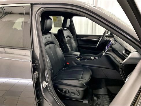 Used 2022 Jeep Grand Cherokee Overland AWD/4WD image 11