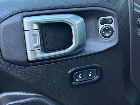 Used 2023 Jeep Gladiator Sport AWD/4WD image 13