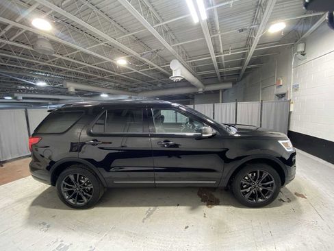 Used 2018 Ford Explorer XLT w/ Equipment Group 202A image 27