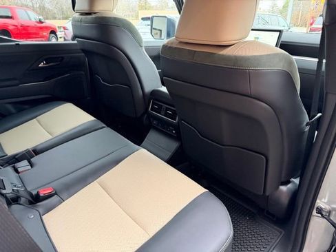 Used 2025 Lexus GX 550 image 20