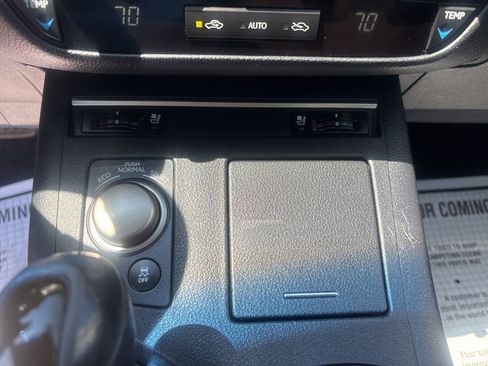 Used 2015 Lexus ES 350 w/ Premium Package FWD image 29