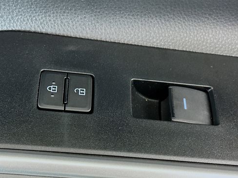 Used 2026 Toyota Highlander XLE image 29