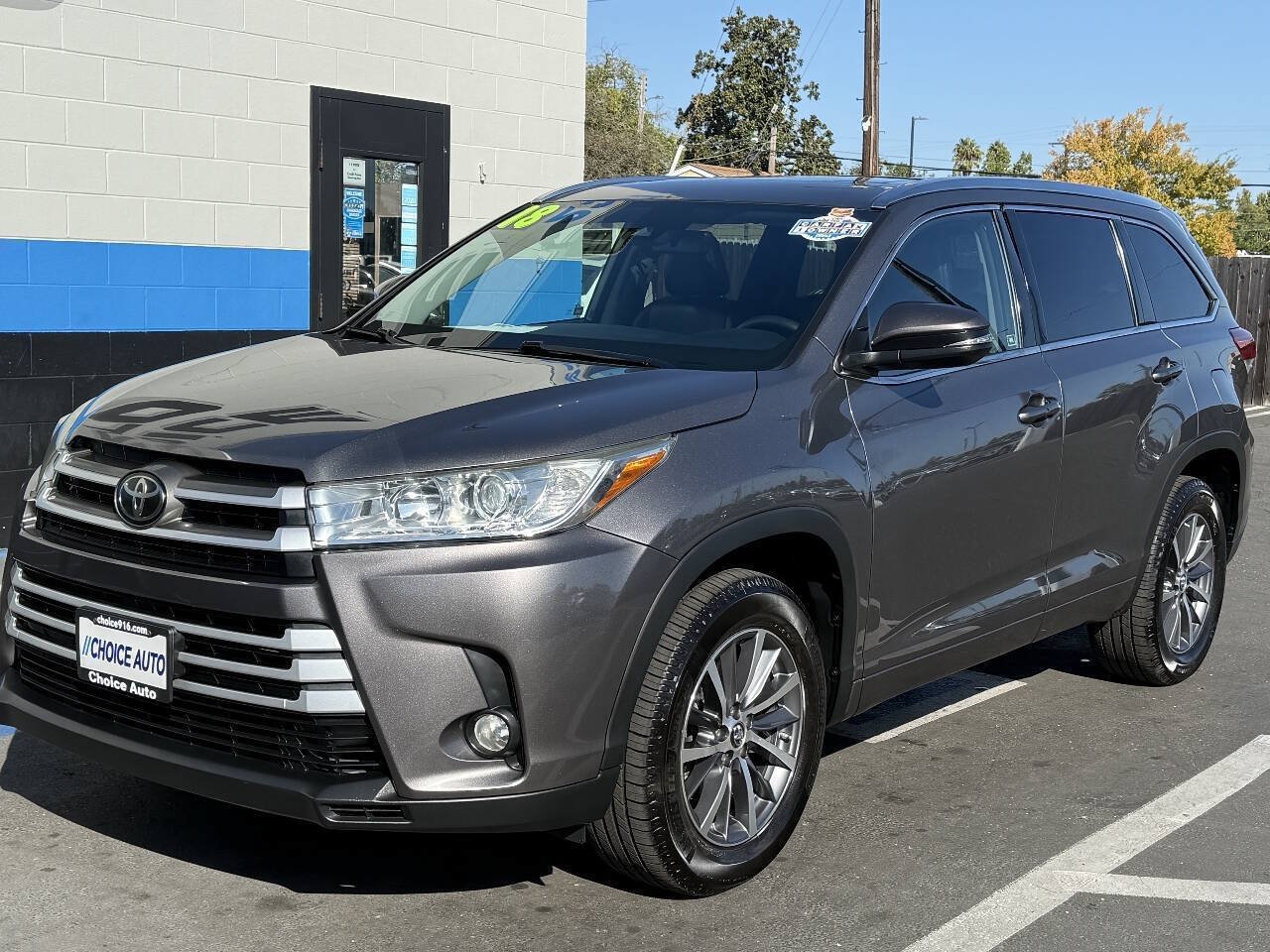 Used 2018 Toyota Highlander XLE FWD image 3