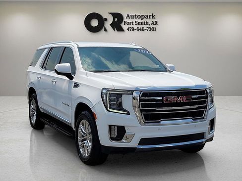 Used 2023 GMC Yukon SLT RWD image 1