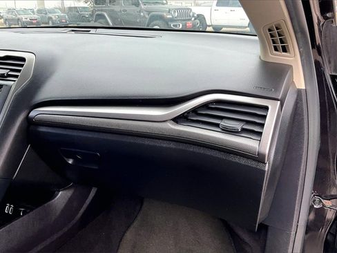 Used 2019 Ford Fusion SE image 23