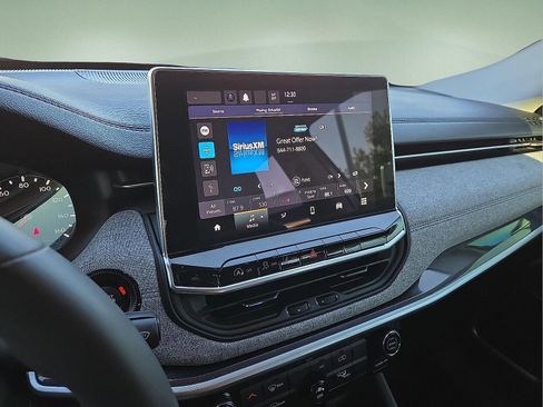 Used 2022 Jeep Compass Latitude image 16