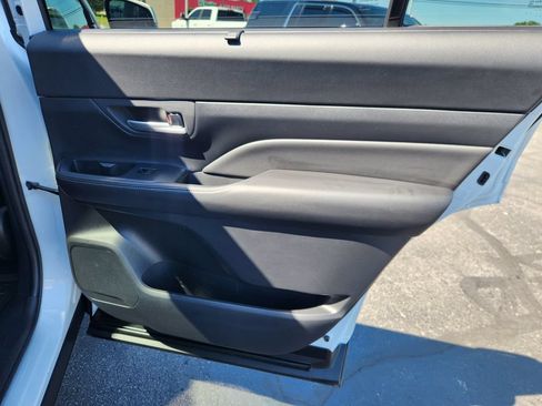 Used 2024 Toyota Grand Highlander AWD image 13