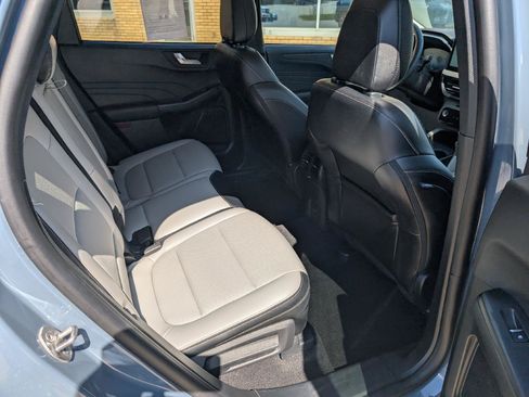 Used 2025 Ford Escape Platinum AWD/4WD image 17