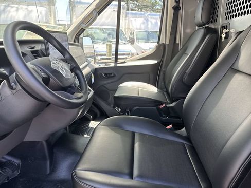 New 2026 Ford Transit 250 148 Medium Roof w/ Load Area Protection Package RWD image 18