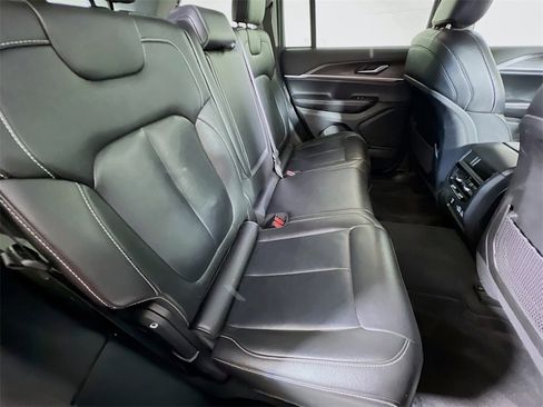 Used 2023 Jeep Grand Cherokee Limited image 24