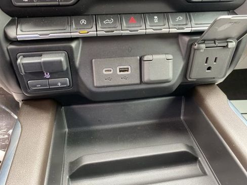 Used 2021 GMC Sierra 1500 SLT image 30