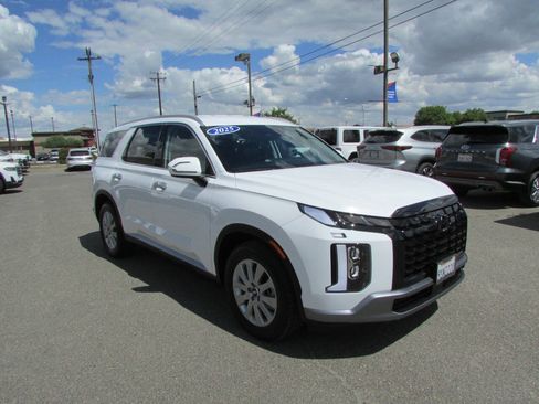 Used 2025 Hyundai Palisade SEL FWD image 2