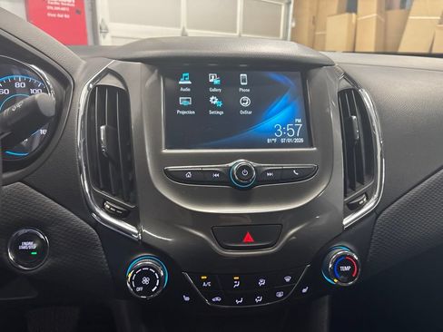 Used 2017 Chevrolet Cruze LT w/ Convenience Package FWD image 23