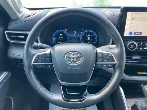 Used 2023 Toyota Highlander Limited AWD/4WD image 23