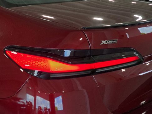 Certified 2023 BMW 760i xDrive w/ Executive Package image 31