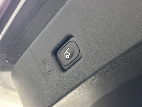 Used 2022 Lincoln Nautilus Black Label w/ Class II Trailer Tow Package image 9