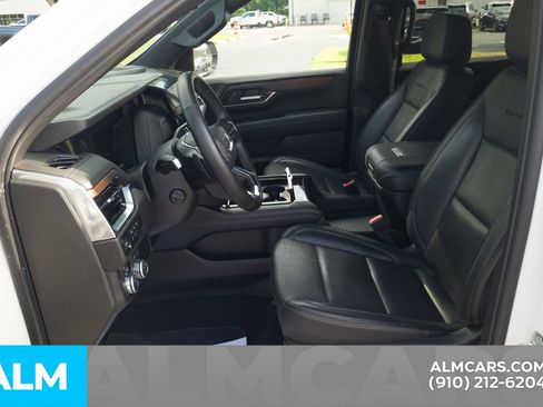 Used 2025 GMC Yukon XL Denali AWD/4WD image 18