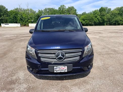 Used 2022 Mercedes-Benz Metris image 2