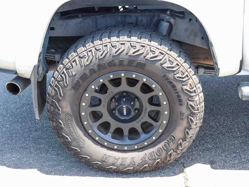 Used 2018 Toyota Tacoma TRD Sport AWD/4WD image 8