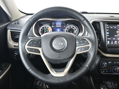 Used 2017 Jeep Cherokee Limited w/ Luxury Group AWD/4WD image 32