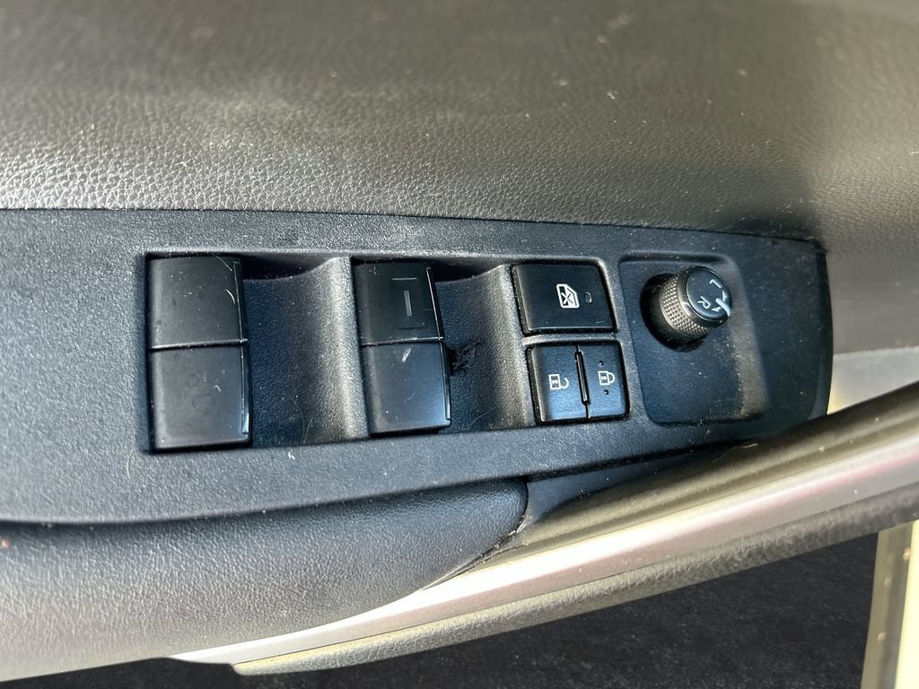 Used 2023 Toyota Corolla Cross XLE AWD/4WD image 13