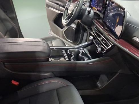 Used 2024 Chevrolet Traverse Z71 w/ Enhanced Driving Package AWD/4WD image 23