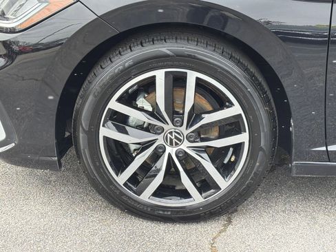 Used 2025 Volkswagen Jetta SE image 32