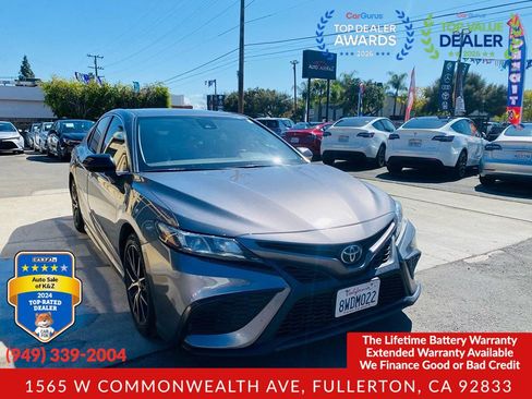 Used 2018 Toyota Camry SE FWD image 8