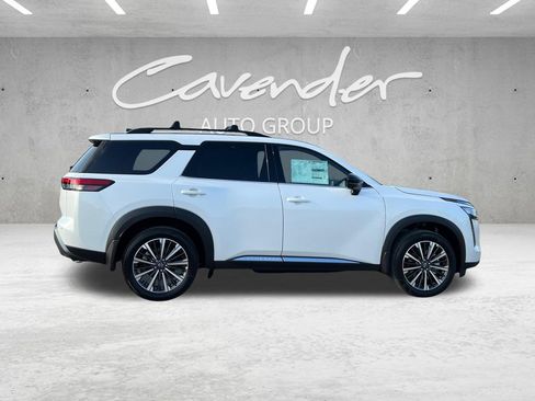 New 2026 Nissan Pathfinder Platinum FWD image 18