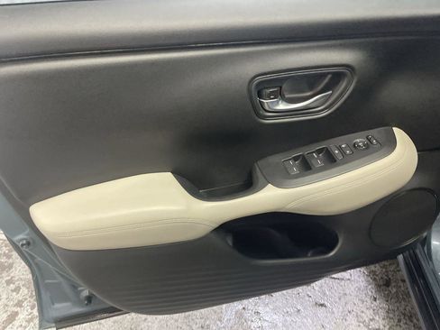 Used 2023 Honda HR-V LX image 13