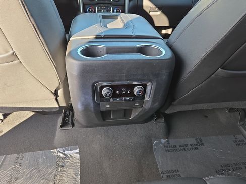 Used 2023 Chevrolet Suburban LT image 18