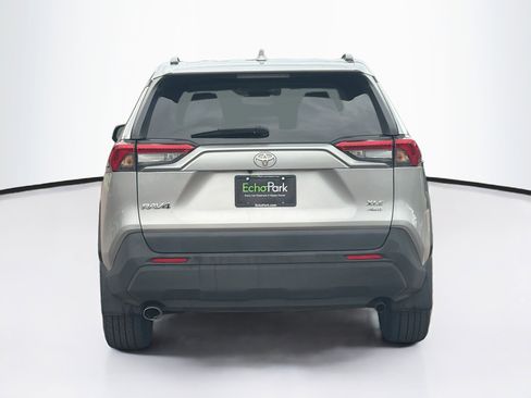 Used 2020 Toyota RAV4 XLE Premium image 7