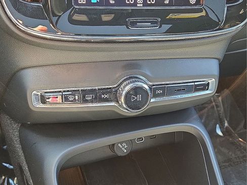 Certified 2023 Volvo XC40 Recharge Plus AWD/4WD image 30
