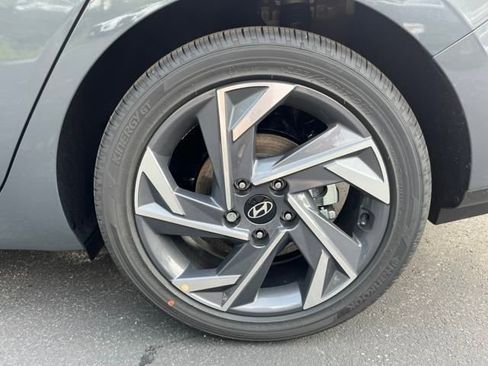 New 2025 Hyundai Elantra SEL image 10