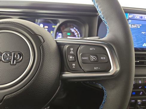 Used 2024 Jeep Wrangler High Altitude image 17
