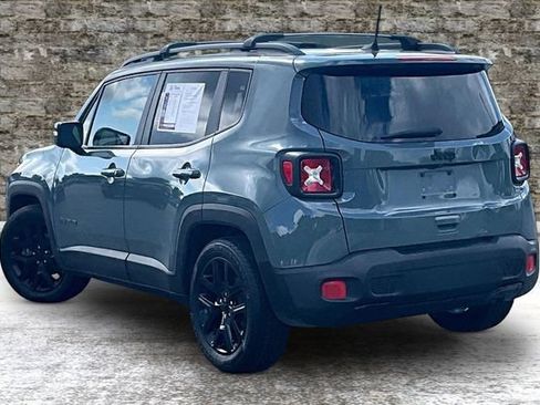 Used 2018 Jeep Renegade Altitude FWD image 4