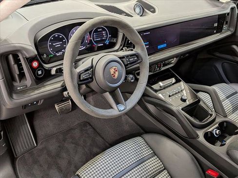 Used 2025 Porsche Cayenne GTS image 4