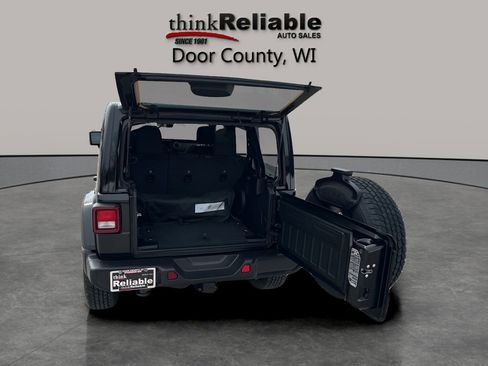 Used 2023 Jeep Wrangler Unlimited Sahara w/ Cold Weather Group AWD/4WD image 5