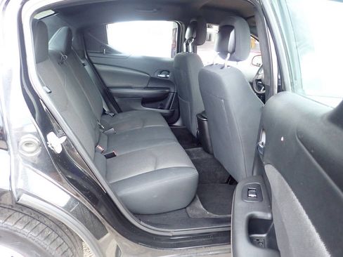 Used 2013 Dodge Avenger SE FWD image 26