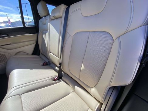 Used 2024 Jeep Grand Cherokee Limited w/ Luxury Tech Group II RWD image 19